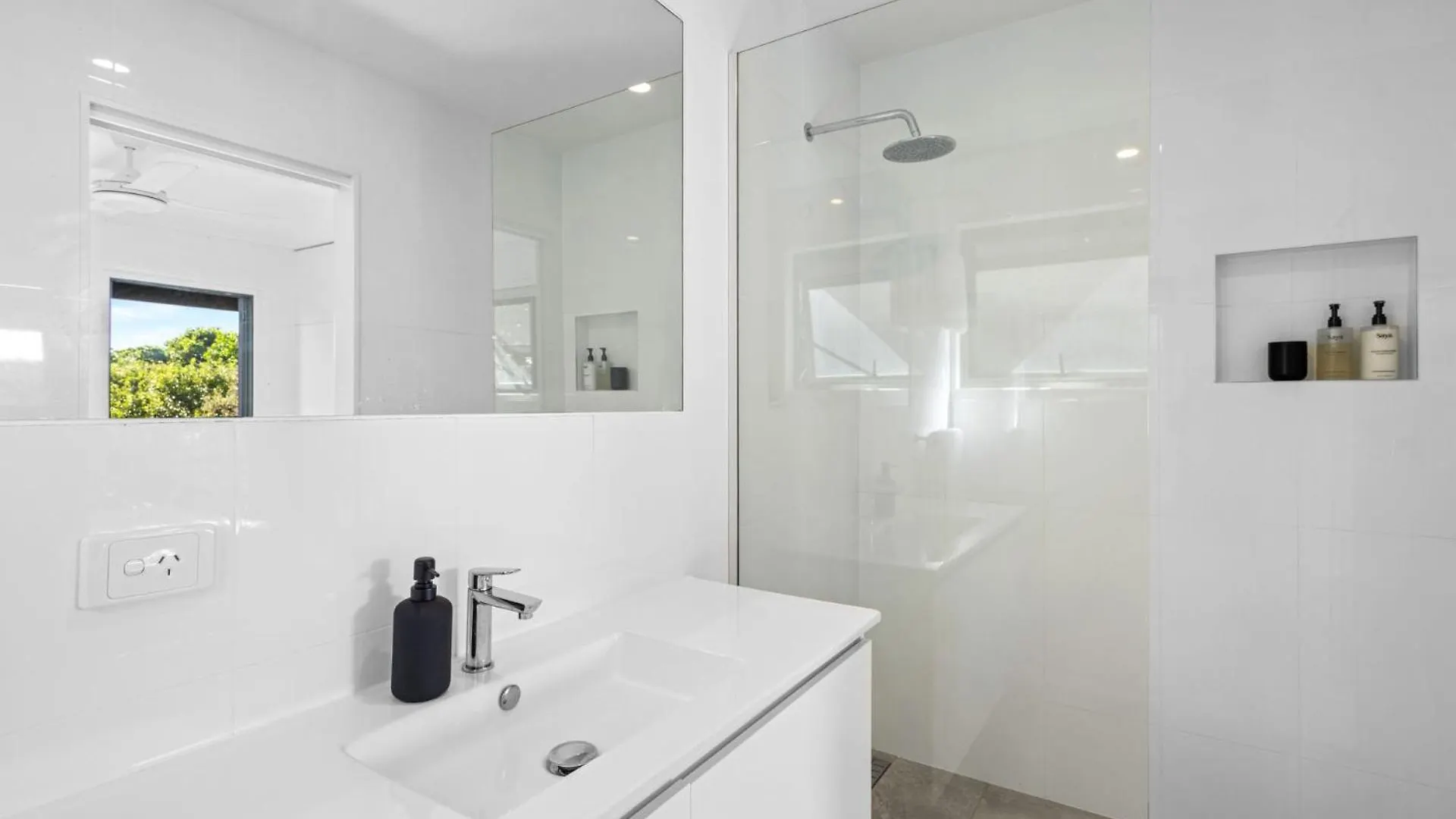 Beach House 16 Peregian Beach One Bedroom Apartment