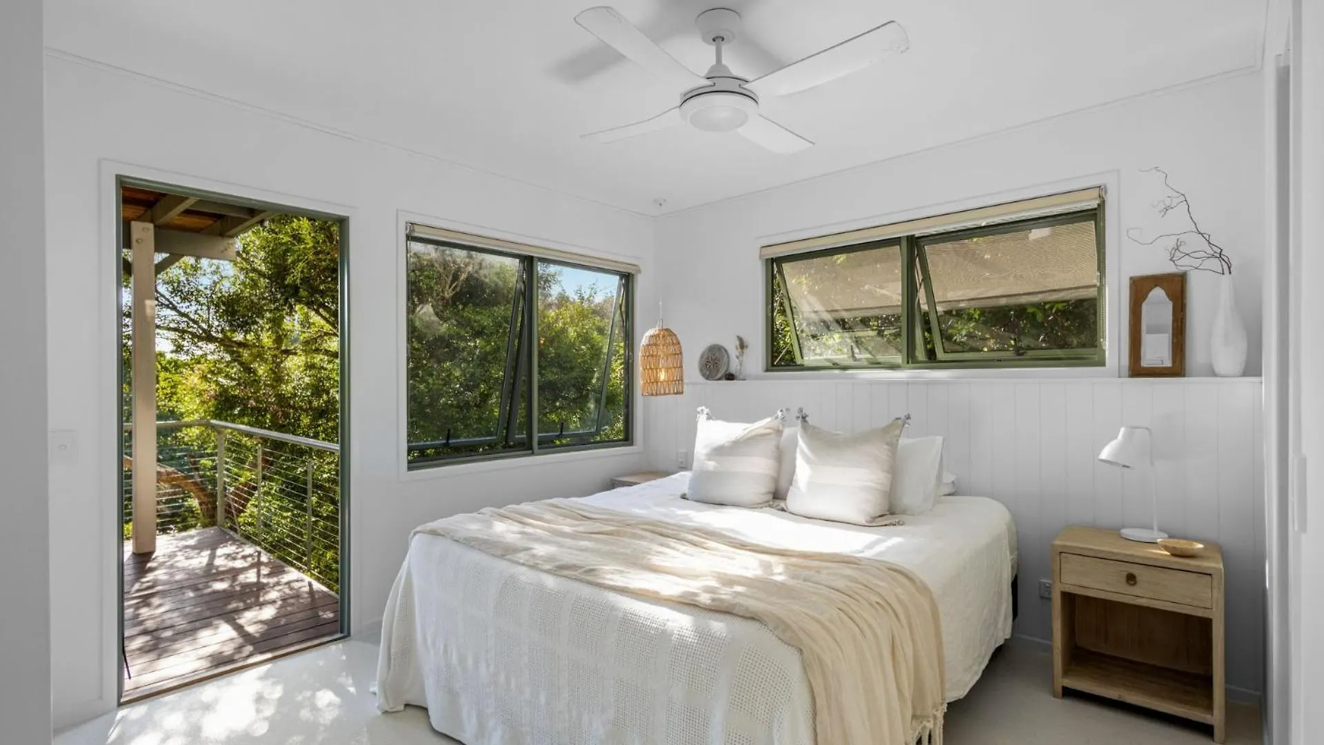 Beach House 16 Peregian Beach One Bedroom 0*,